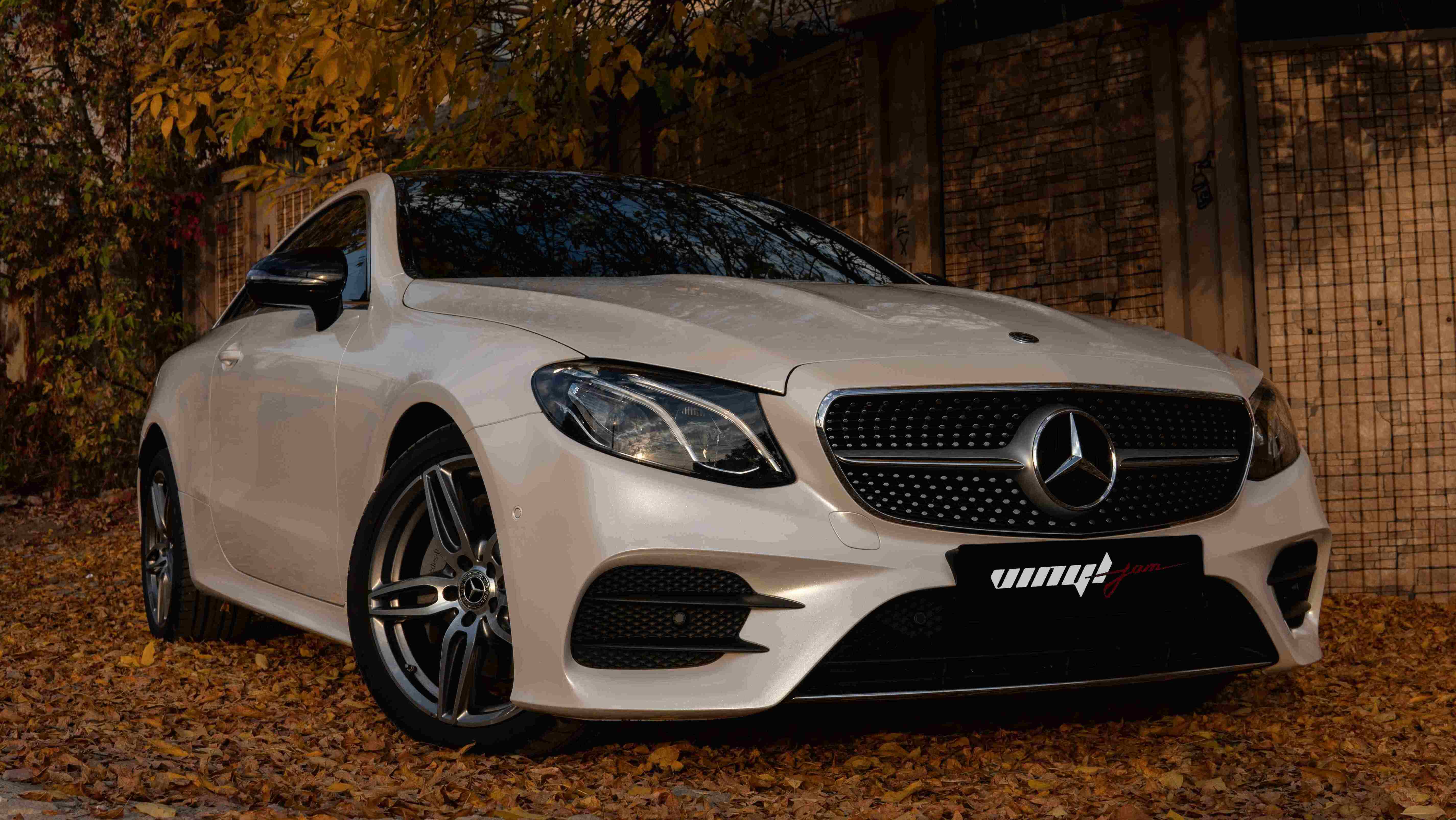 15. MB E-coupe Белый перламутр
