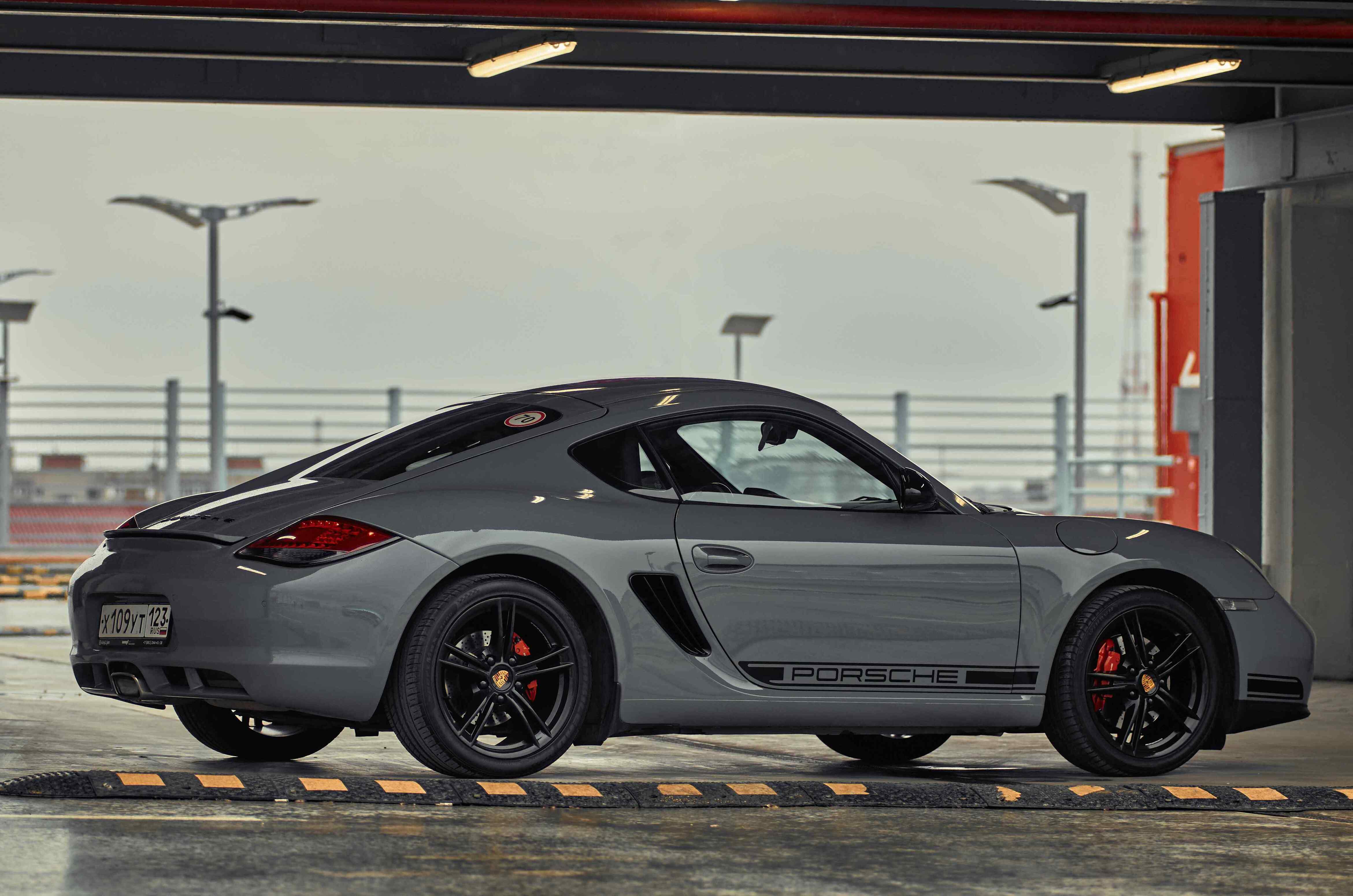 5.porsche cayman