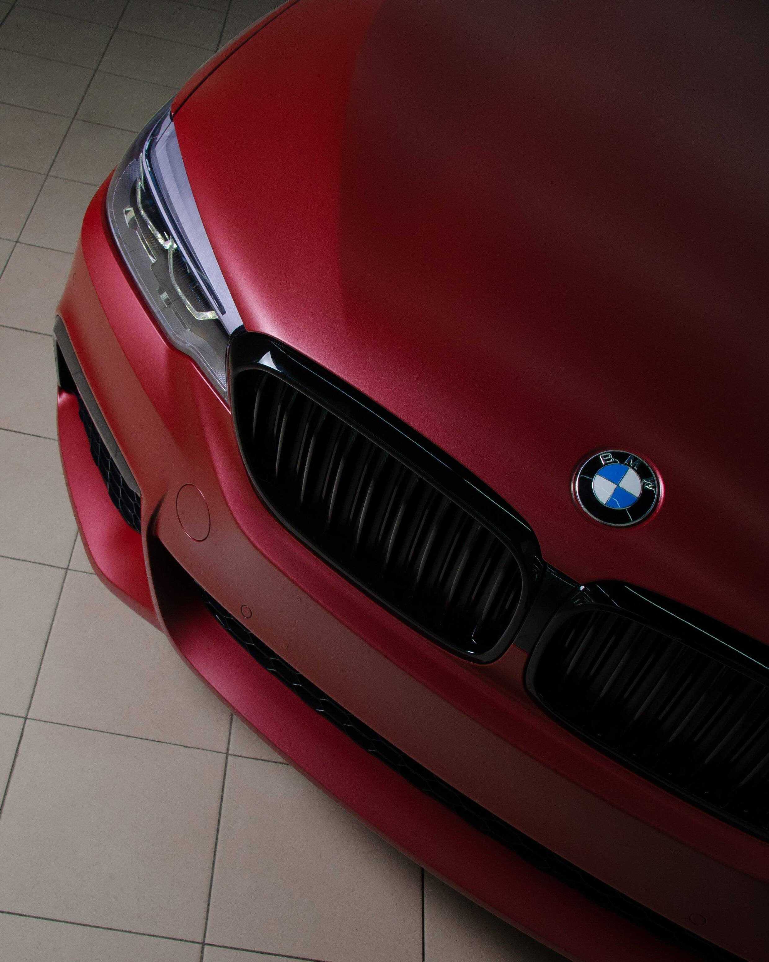 5. BMW 540i Бордовый сатин