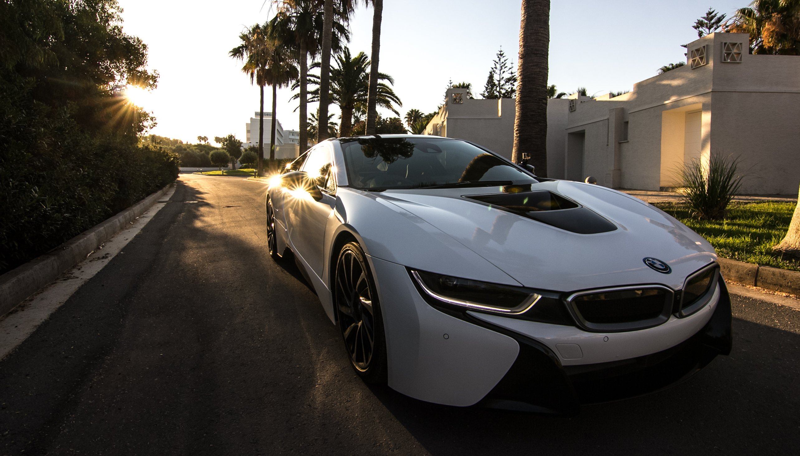 12. BMW i8