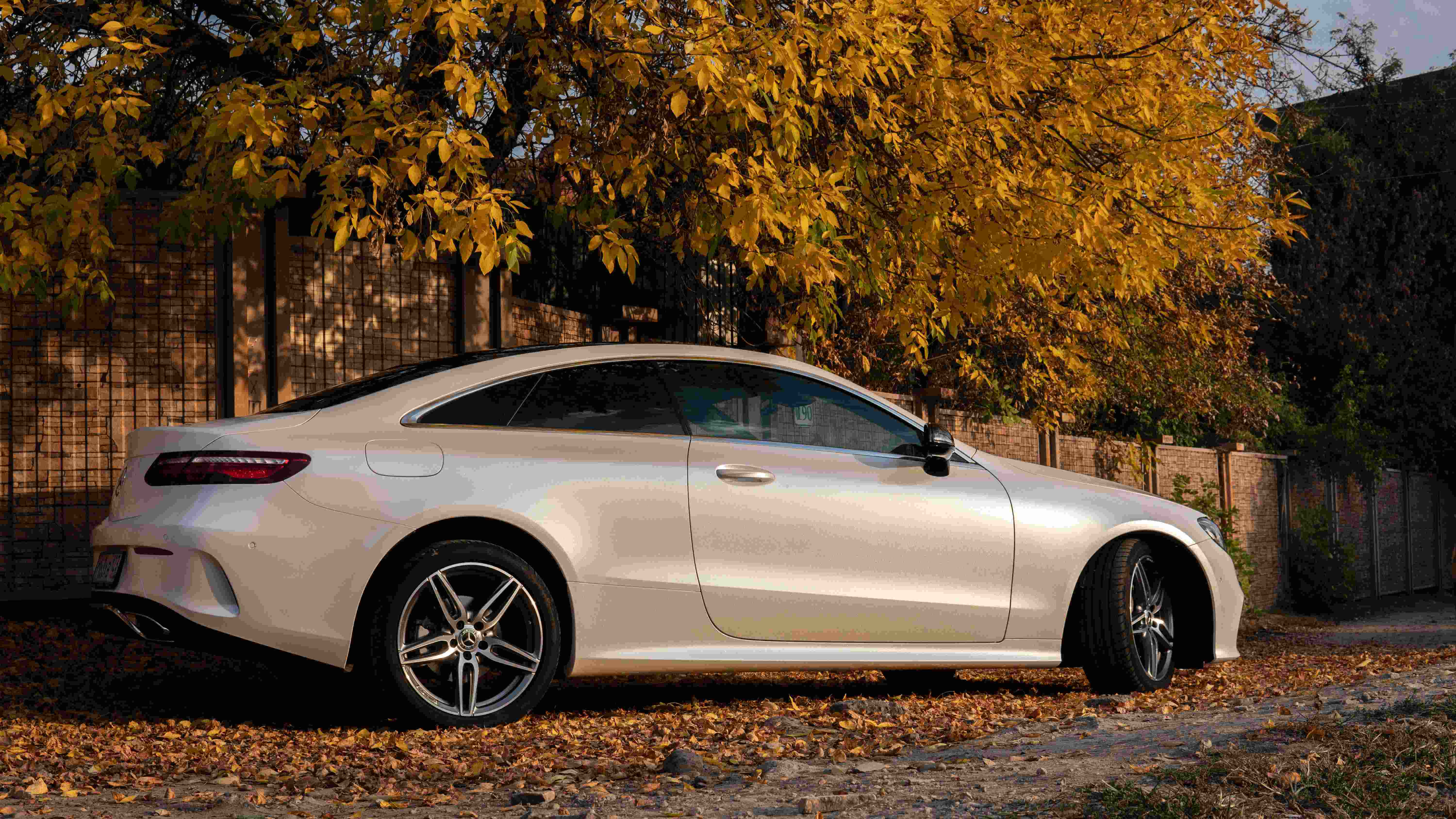 15. MB E-coupe Белый перламутр