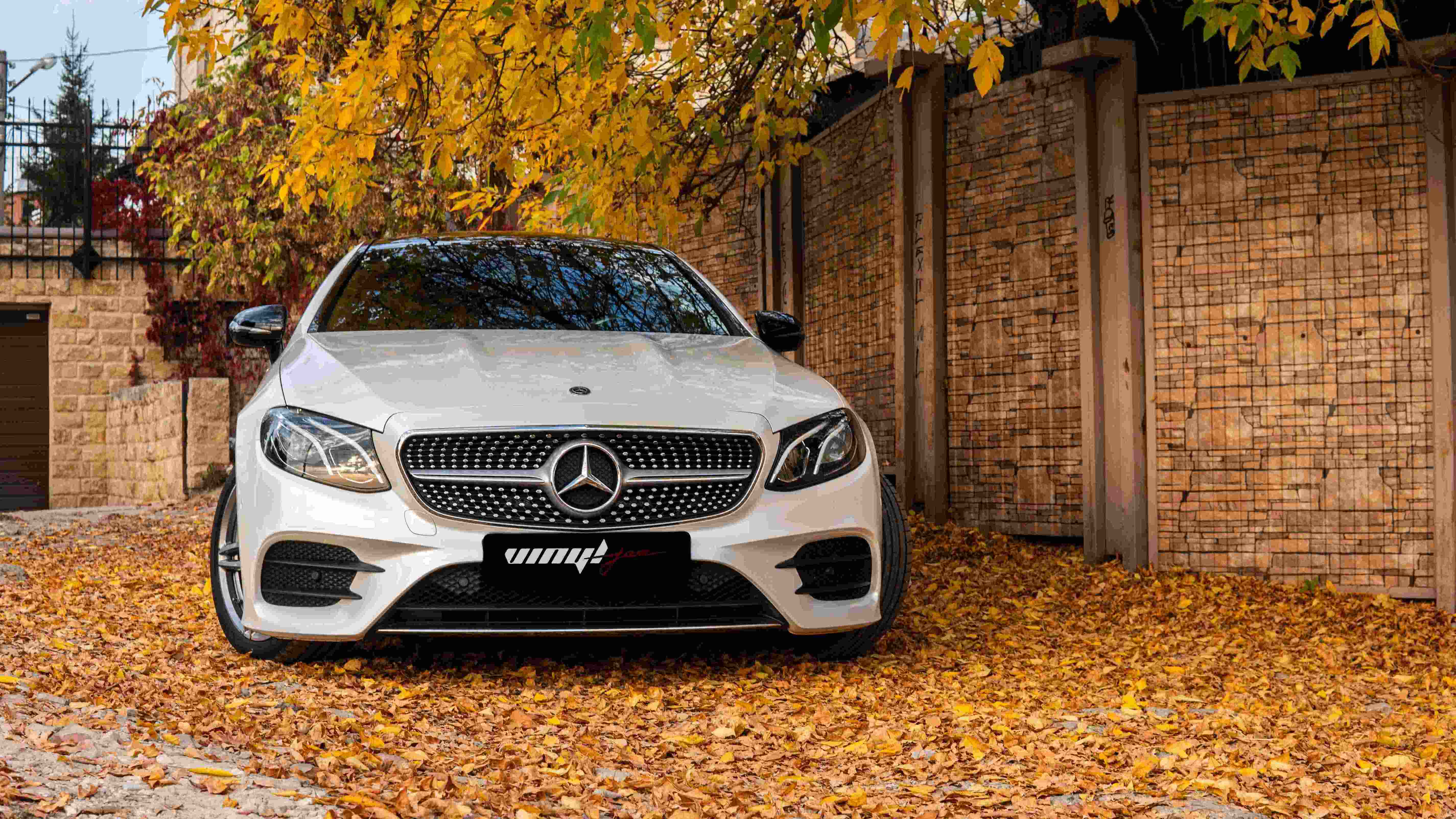 15. MB E-coupe Белый перламутр