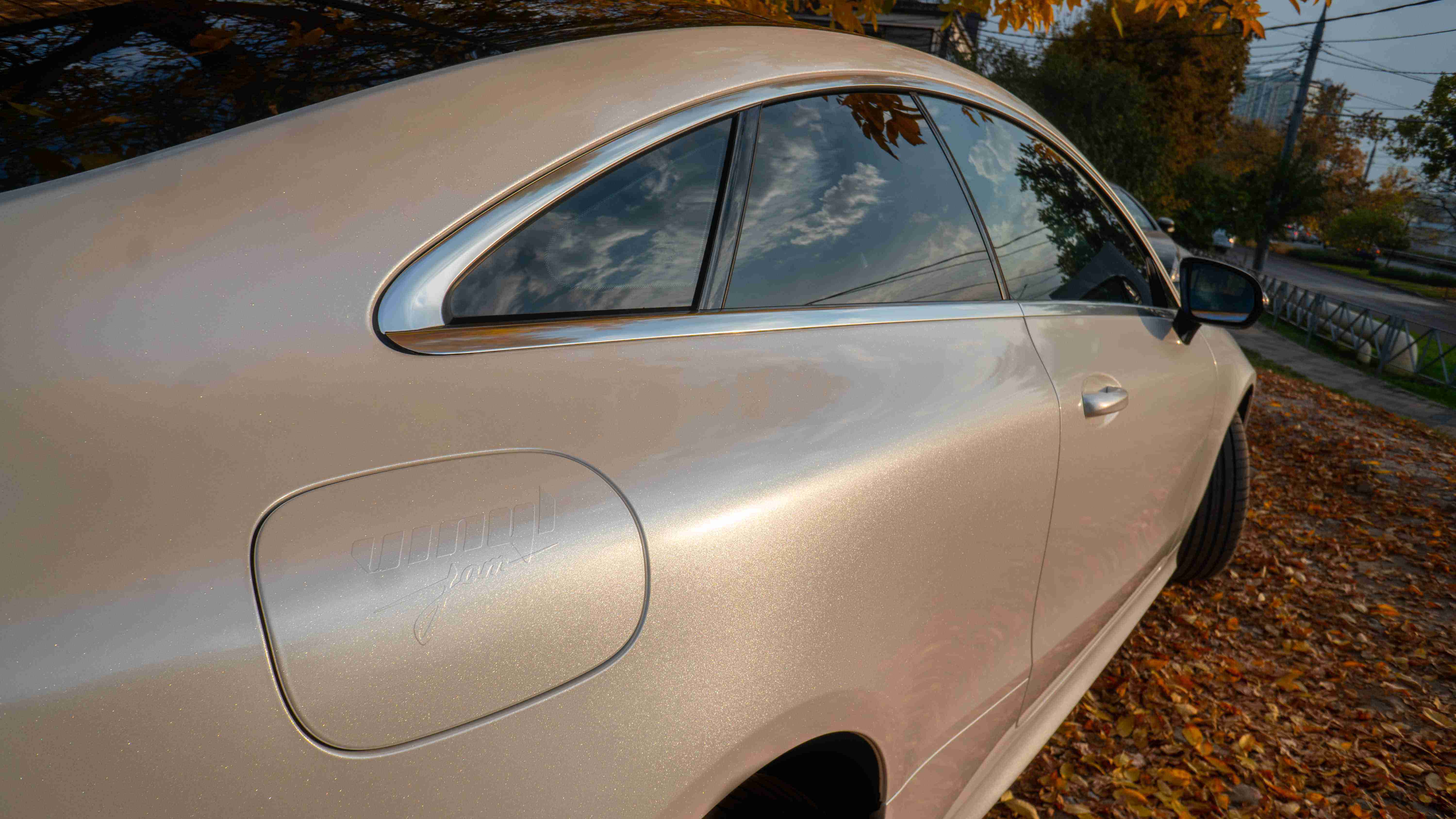 15. MB E-coupe Белый перламутр